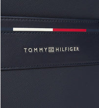 Carica l&#39;immagine nel visualizzatore di Gallery, Tommy Hilfiger Borsa reporter Signature con tracolla Space Blue - STANGA Pelletteria
